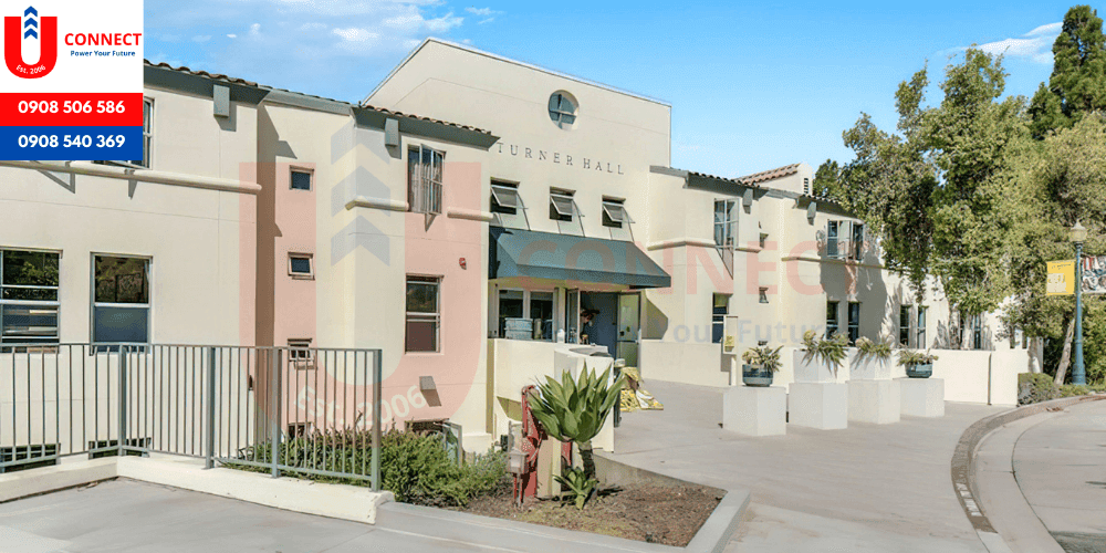 Đại học Whittier, bang California, Mỹ.